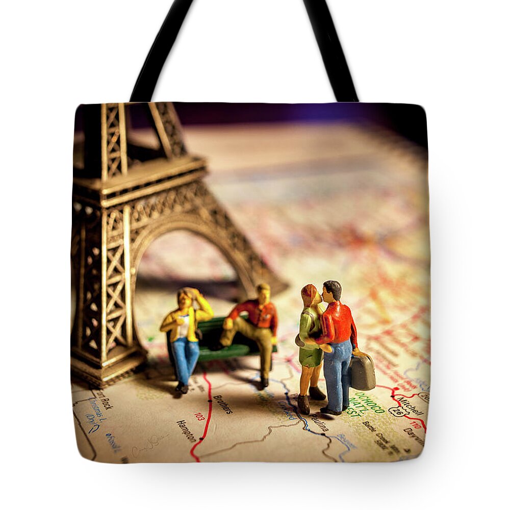 Paris Tote Bag featuring the photograph Paris Lovers by Craig J Satterlee