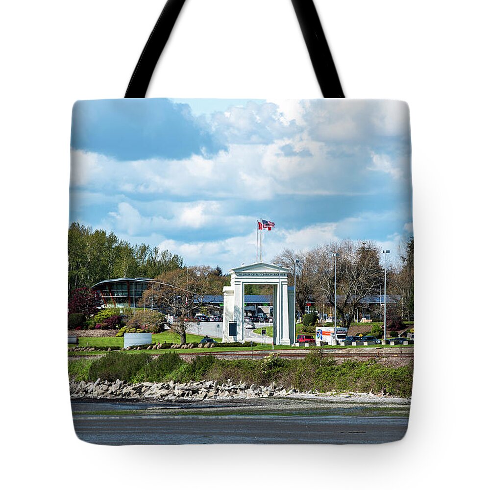 Peace Arch Gateway Tote Bag featuring the photograph Peace Arch Gateway by Tom Cochran