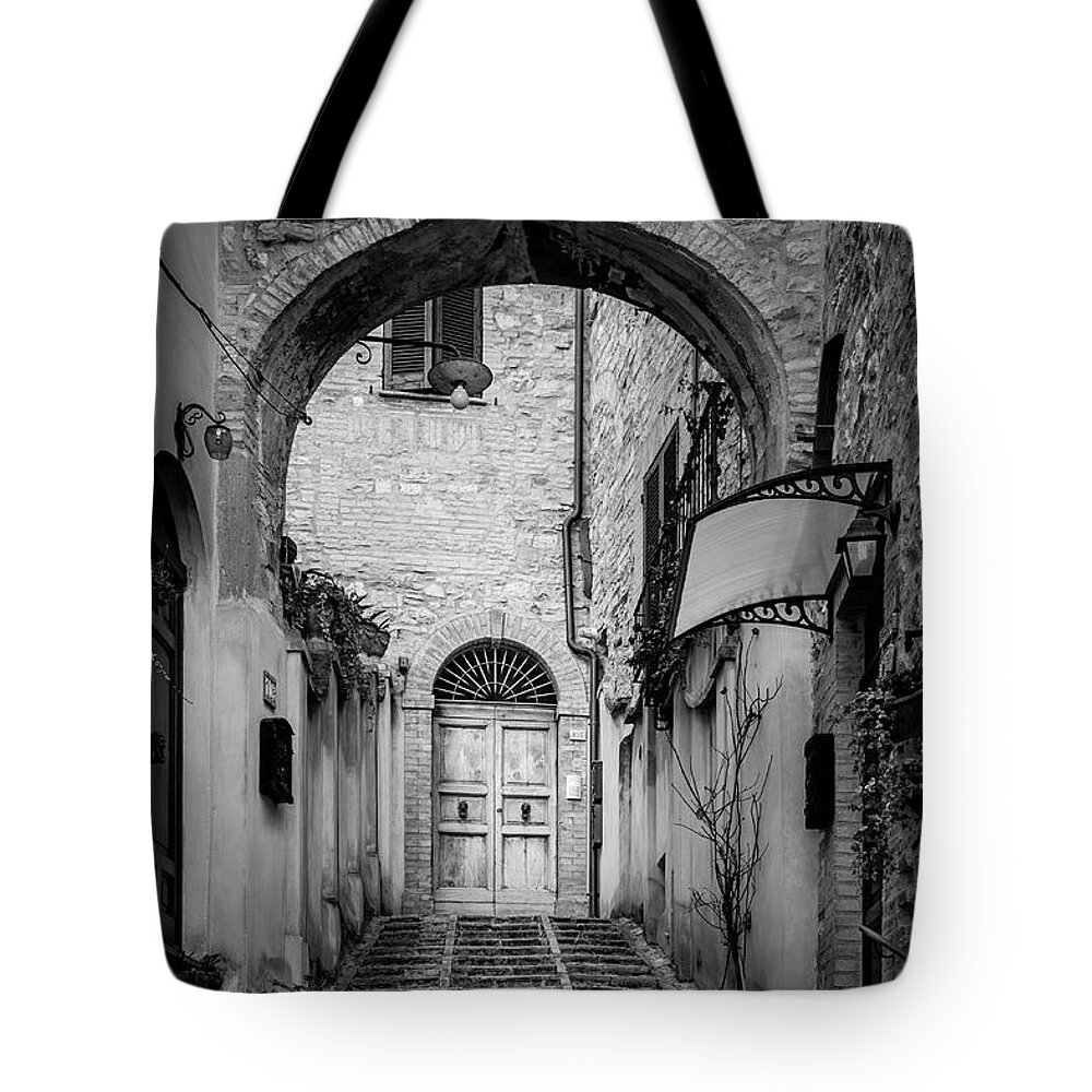 Umbria Tote Bag featuring the photograph Piccolo Vicolo by W Chris Fooshee