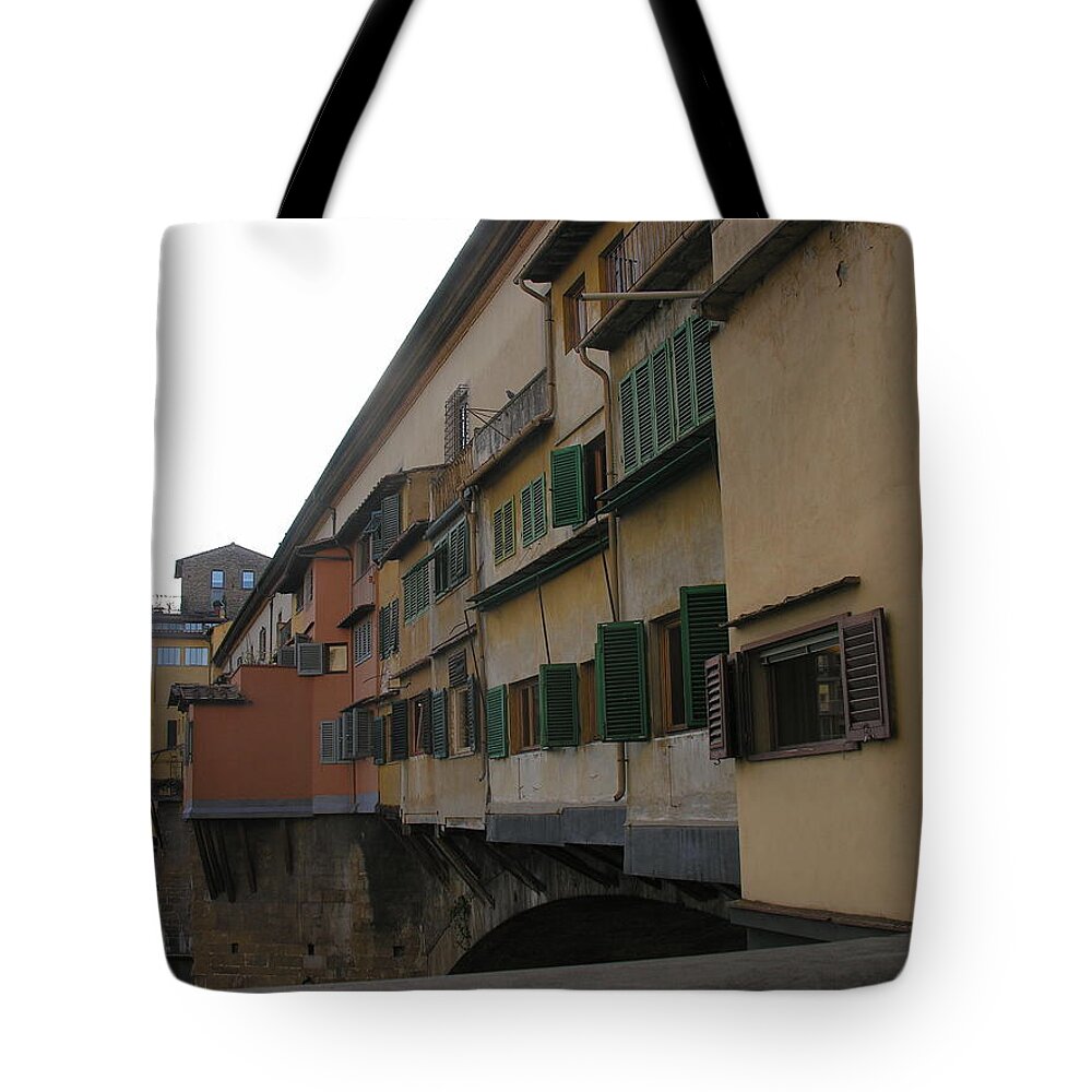 Ponte Vecchio Tote Bag featuring the photograph Ponte Vecchio by Regina Muscarella