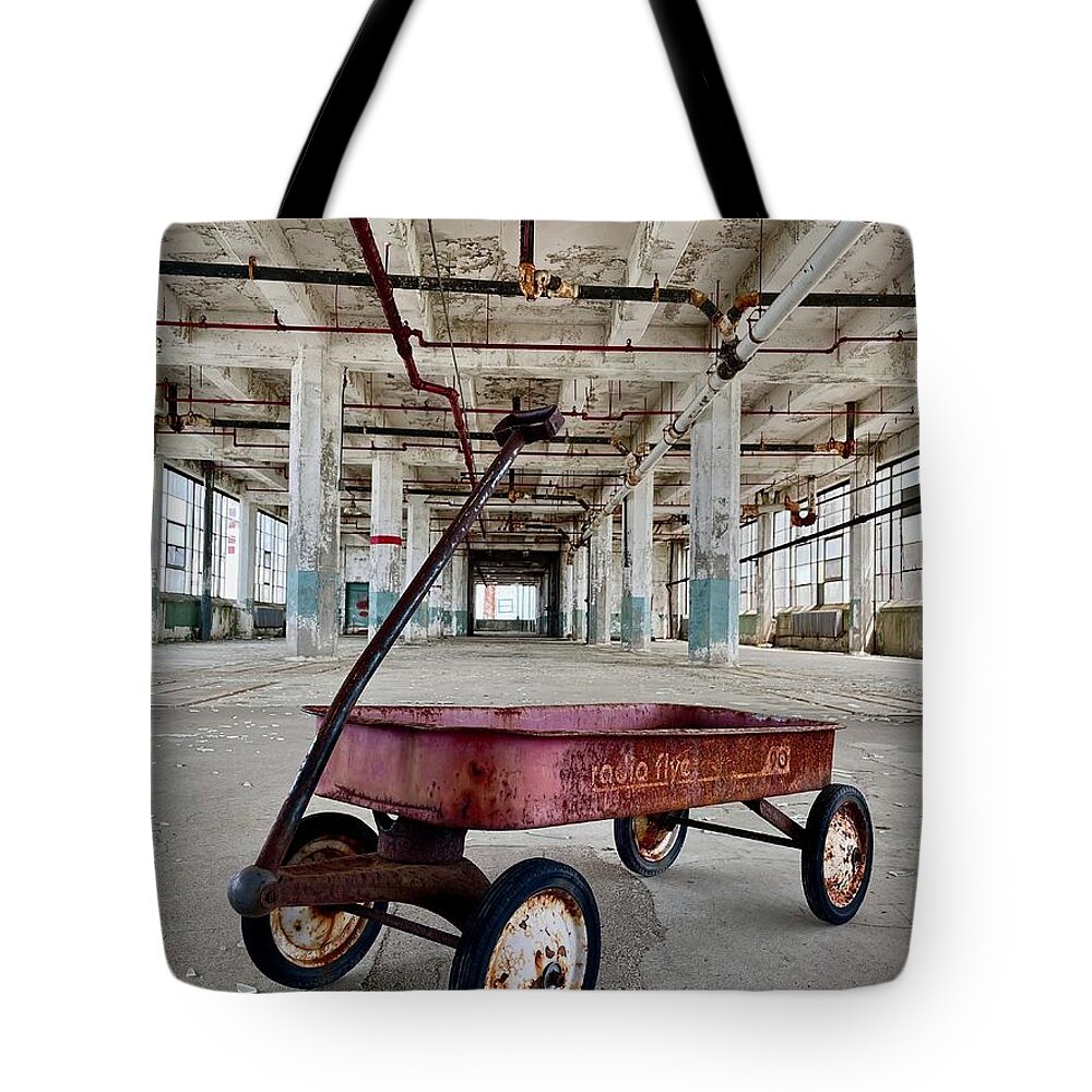 Wagon Tote Bag featuring the photograph Radio Flyer Wagon by Jane Linders