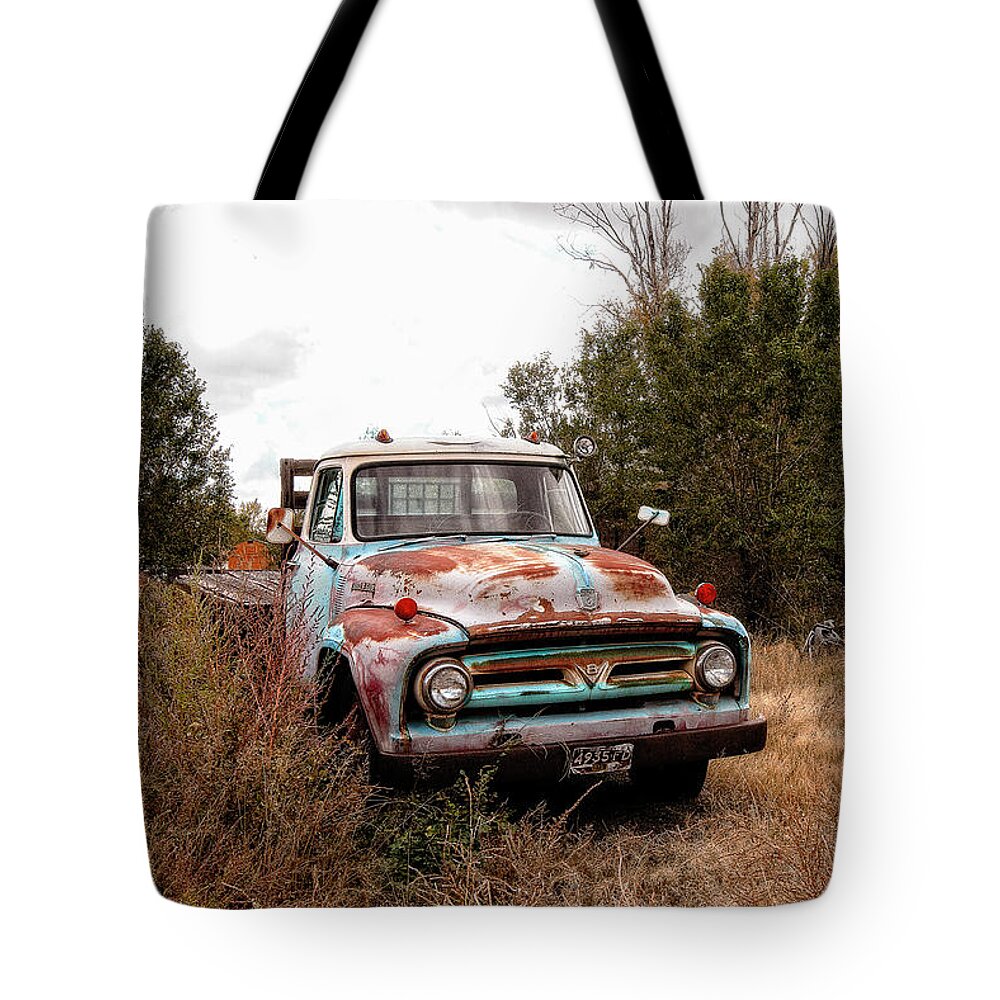 Vintage Tote Bag featuring the photograph Rev it up by Carmen Kern