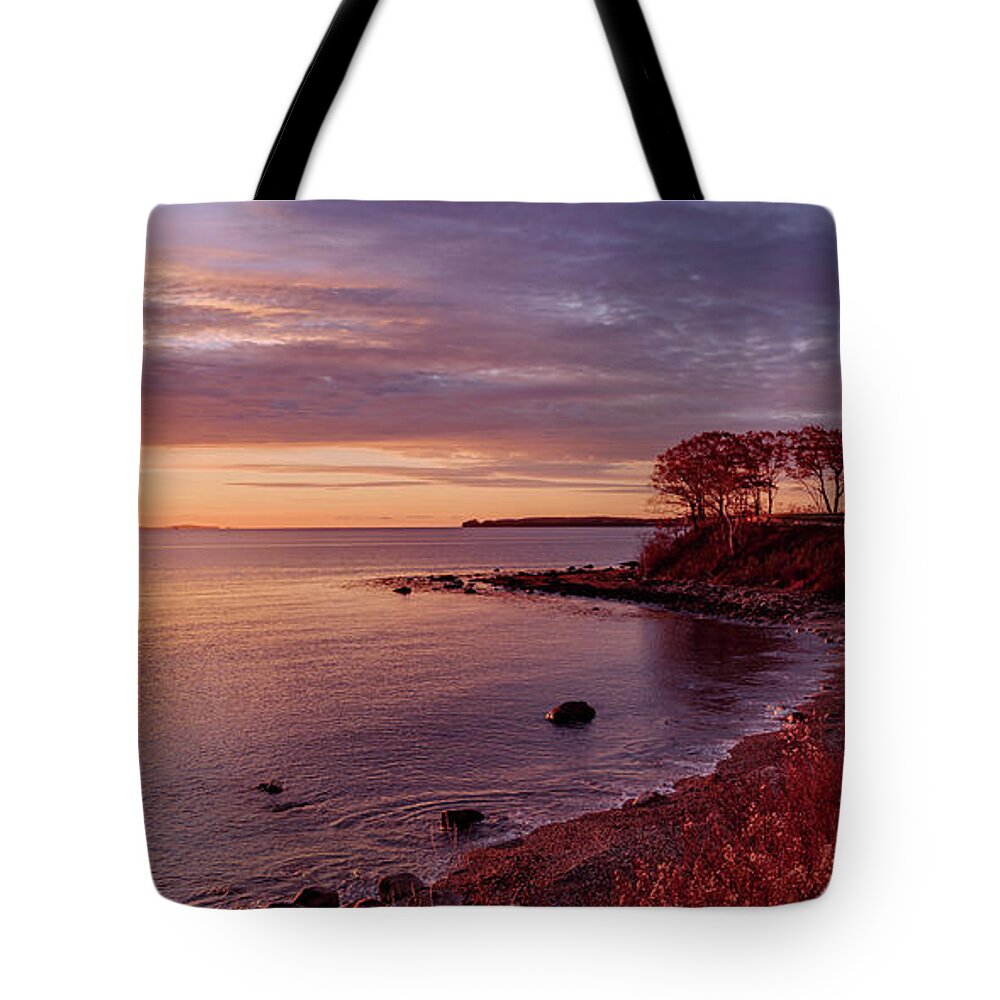 Maine Tote Bag featuring the photograph Samoset Sunrise by David Lee