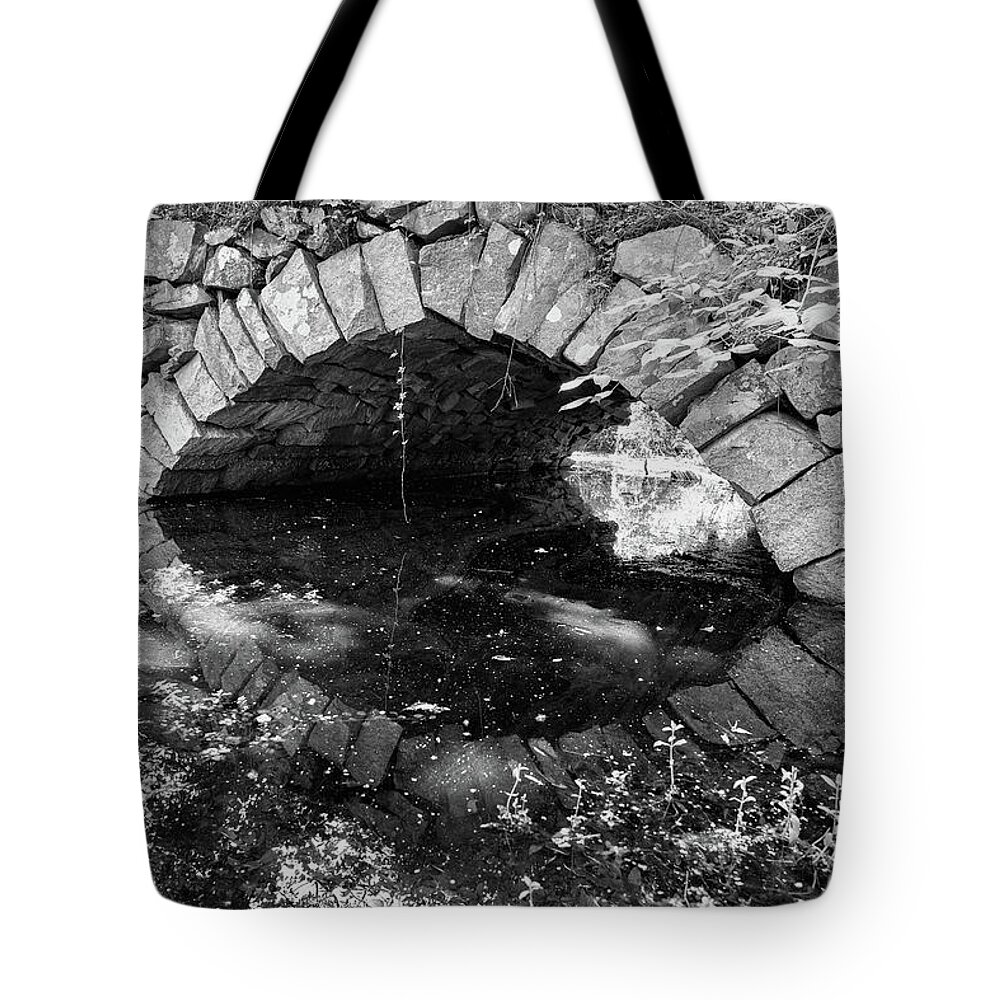 Historic Tote Bag featuring the photograph Sands Arch by Steven Nelson