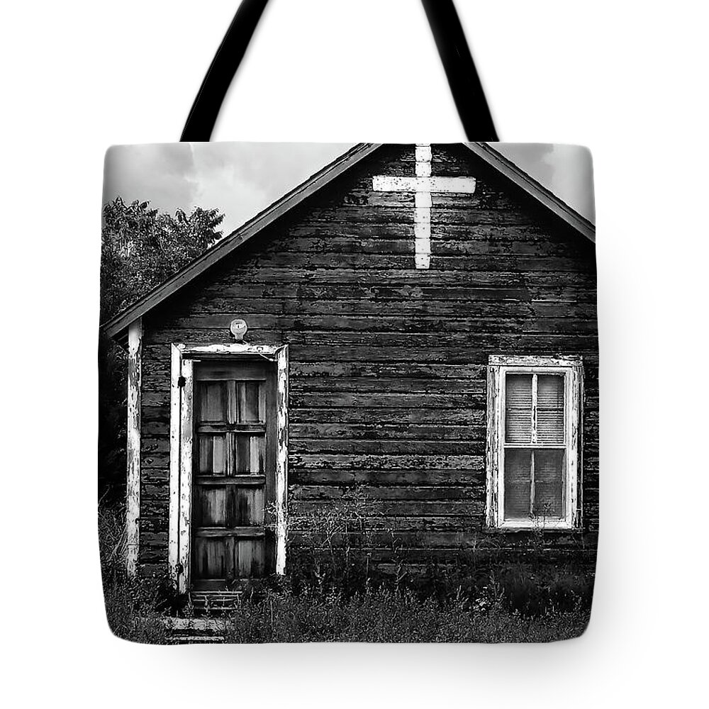 Nebraska Tote Bag featuring the photograph Silent by Steve Sullivan