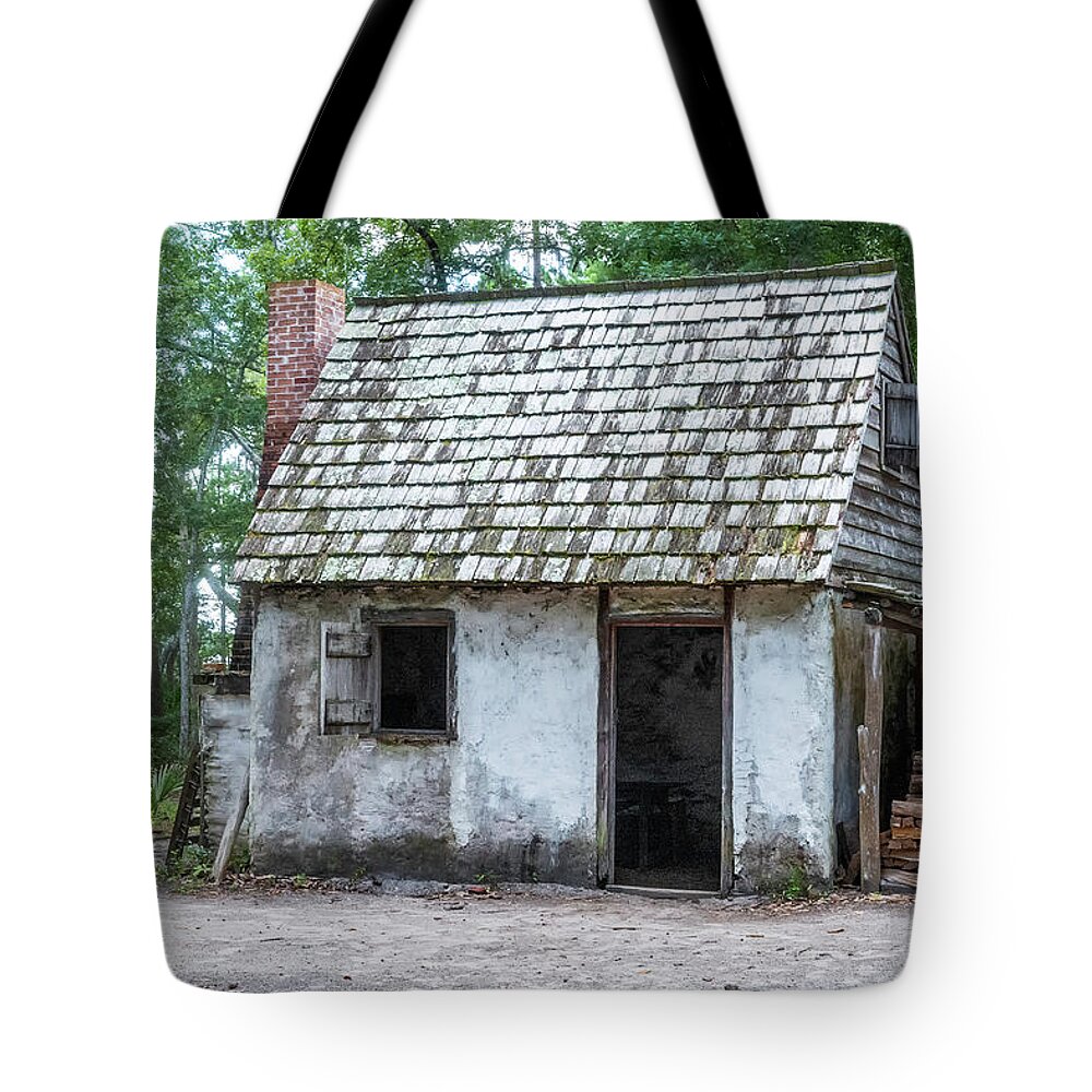 Shed Tote Bag featuring the photograph Southern shed by Carolyn D'Alessandro