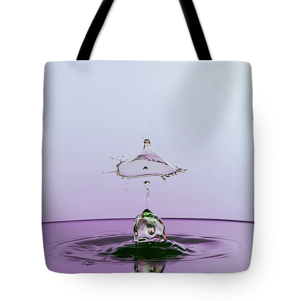 Abstract Tote Bag featuring the photograph Splash by Sue Leonard