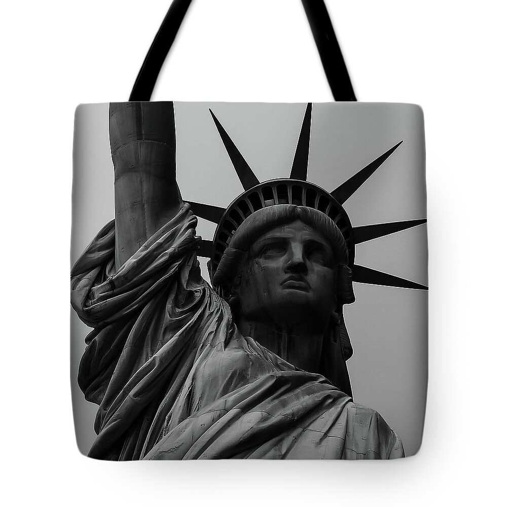New York Tote Bag featuring the photograph Statue Of Liberty by Alberto Zanoni