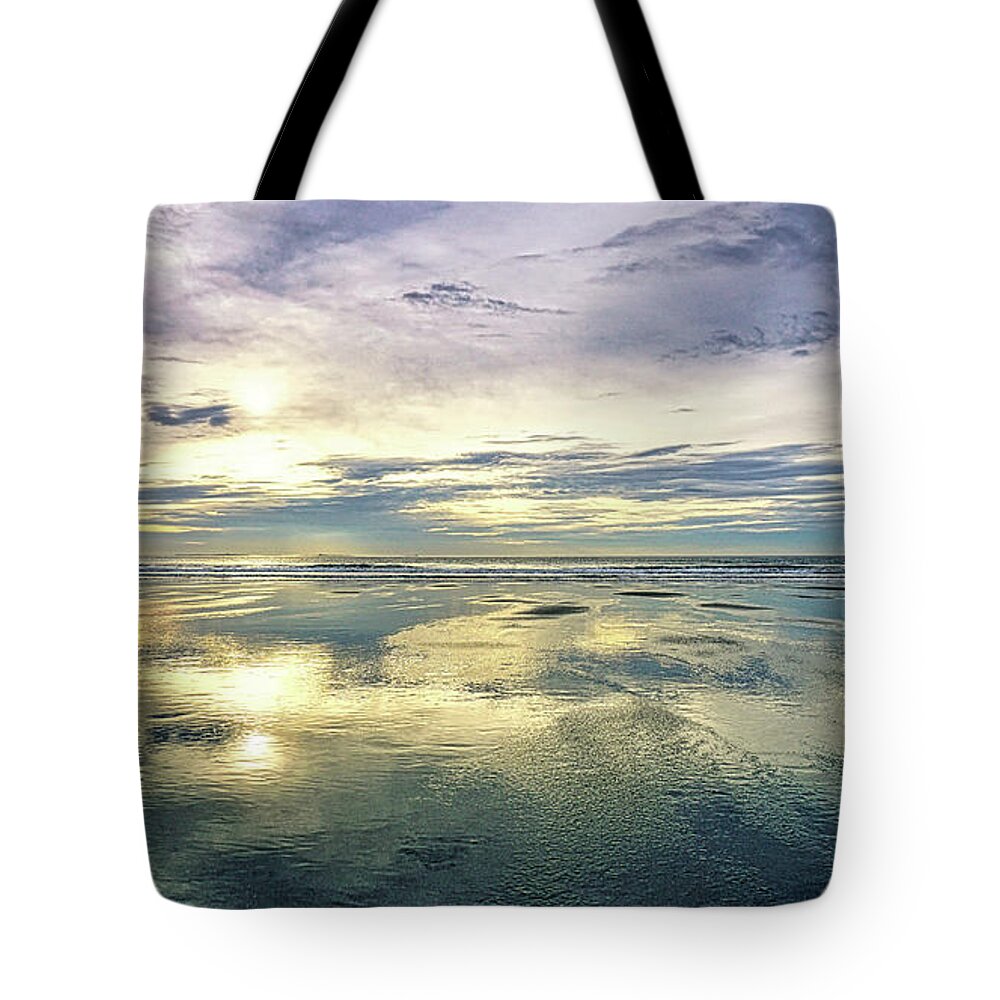 Rye Beach Nh Tote Bag featuring the digital art Sunrise - Rye Beach, NH by Deb Bryce