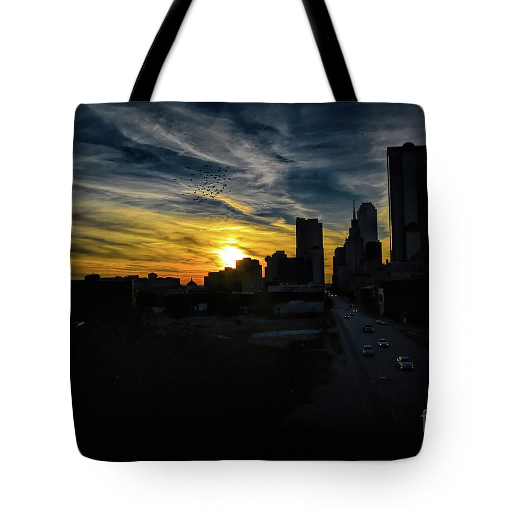 Cityscapes Tote Bag featuring the photograph Sunset Dallas Texas I45 by Diana Mary Sharpton