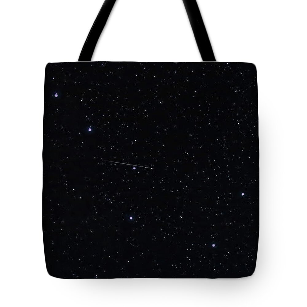 Nighttime Tote Bag featuring the photograph Tau Herculid Meteor Through The Big Dipper by Dale Kauzlaric