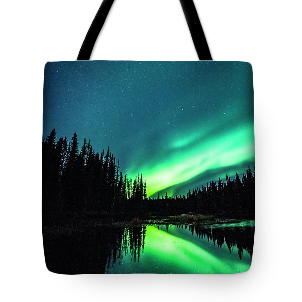 Green Tote Bag featuring the photograph The Northern Lights over Alaska by David Morefield