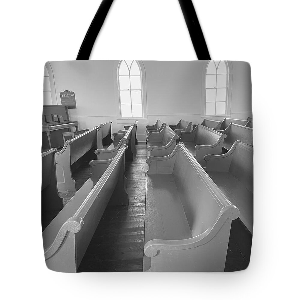 Rockford Tote Bag featuring the photograph The Spirit Awaits BW2 by Lee Darnell