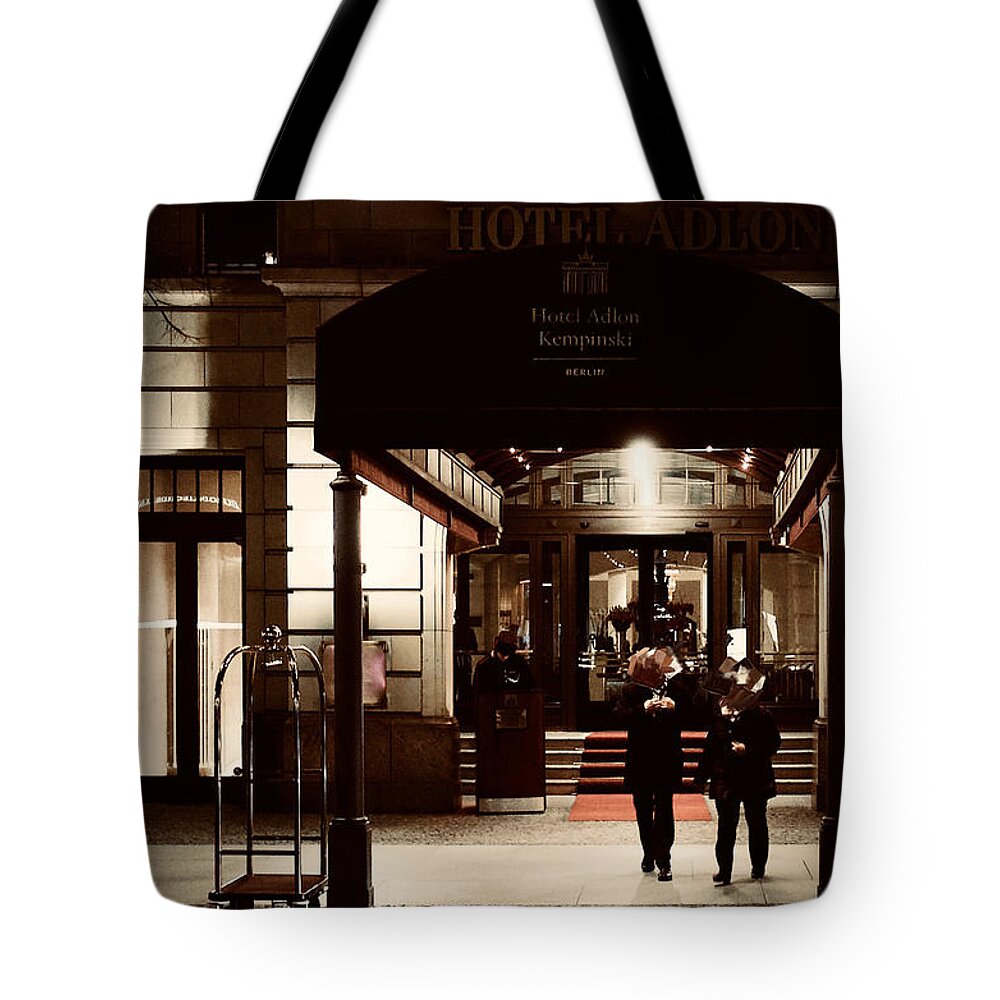  Tote Bag featuring the photograph The Street Photo 34 by So Sugawara