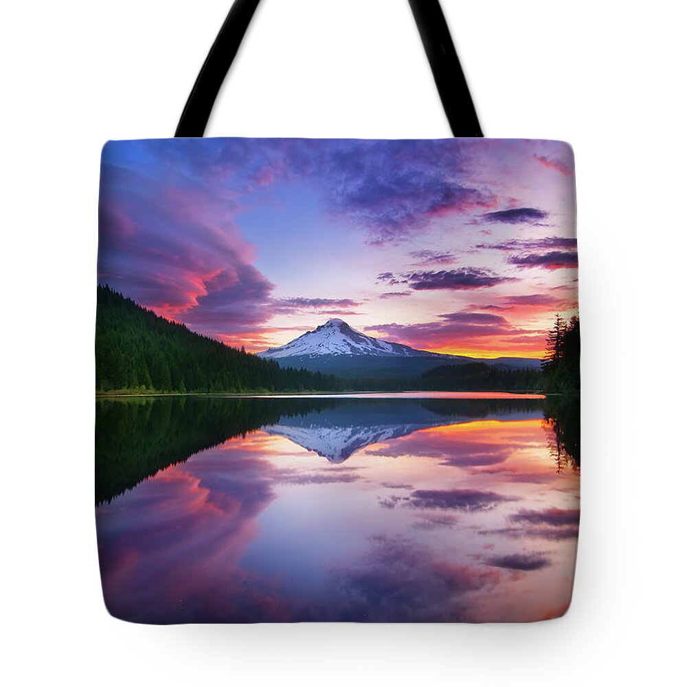 Trillium Lake Tote Bag featuring the photograph Trillium Lake Sunrise by Darren White