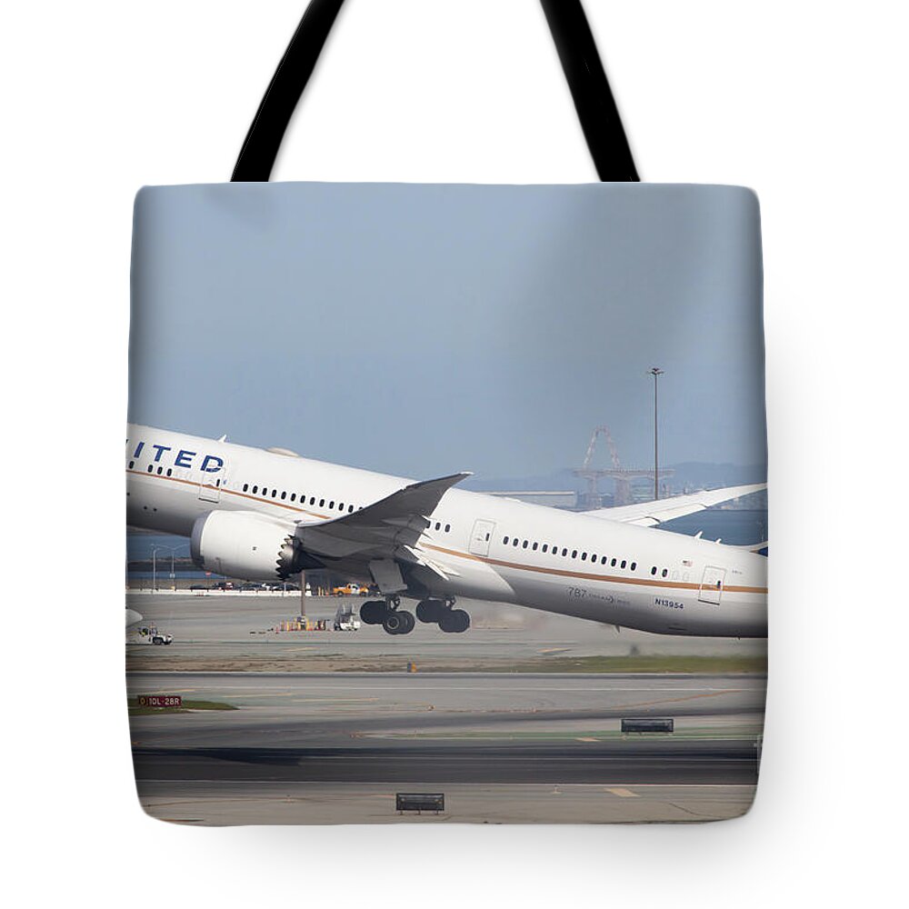 Wingsdomain Tote Bag featuring the photograph United Airlines Jet Airplane R1947a by Wingsdomain Art and Photography