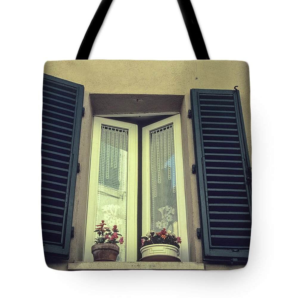 Photography Tote Bag featuring the photograph Well Kept by Doug Davidson