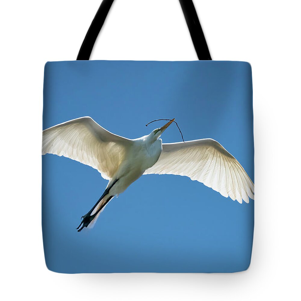 Egret Tote Bag featuring the photograph White Egret-2 by John Kirkland