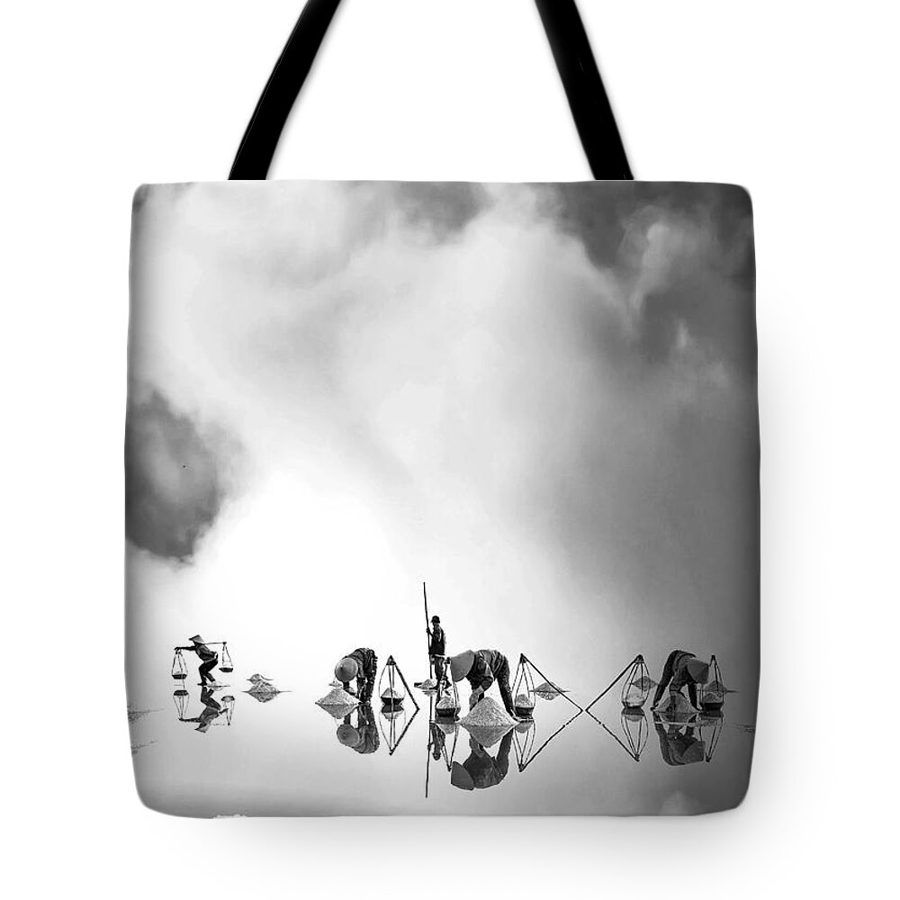 Salt Field Tote Bag featuring the photograph White gold V by Sofie Conte