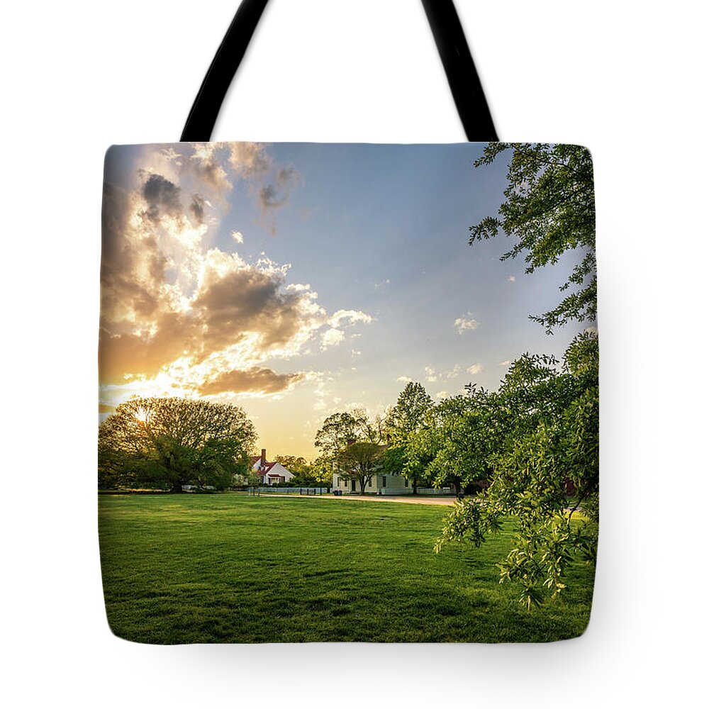 Colonial Williamsburg Tote Bag featuring the photograph Williamsburg Sunset Field by Rachel Morrison