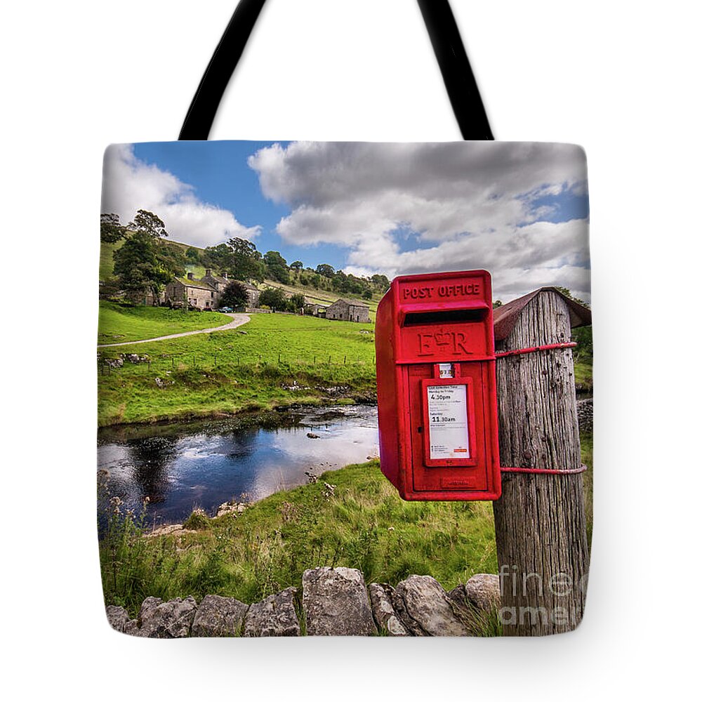 Yorkshire Tote Bag featuring the photograph Yockenthwaite by Tom Holmes