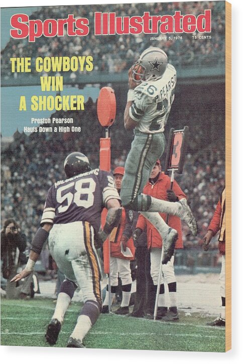 Magazine Cover Wood Print featuring the photograph Dallas Cowboys Preston Pearson, 1975 Nfc Divisional Playoffs Sports Illustrated Cover by Sports Illustrated