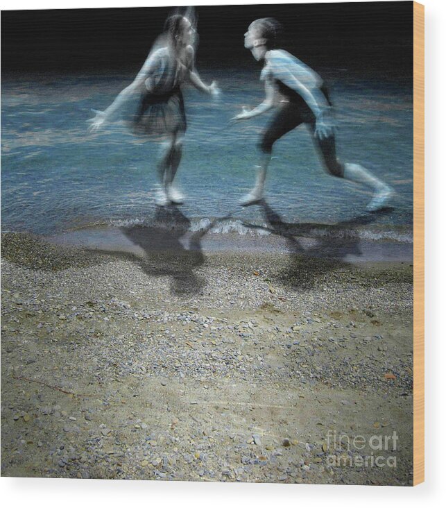 Love Fight Wood Print featuring the photograph Sea me by Martina Rall