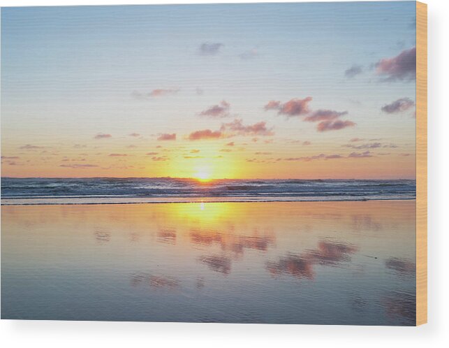 Scenics Wood Print featuring the photograph New Zealand, View Of Piha Beach At #1 by Westend61
