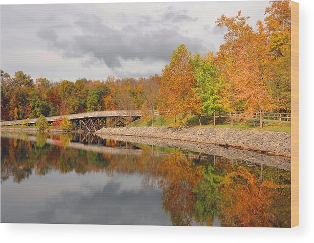 Fall Foliage Wood Print featuring the photograph Cheat Lake #3 by Dung Ma