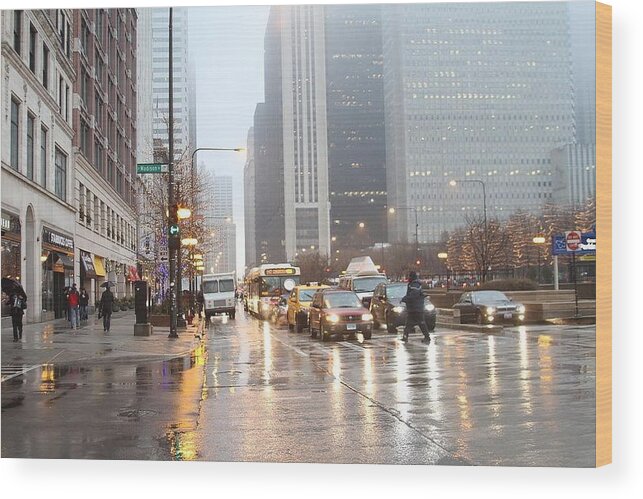 City Wood Print featuring the photograph A Rainy Day in Chicago by Lori Strock