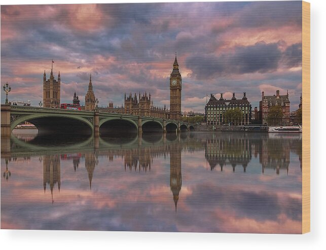 London Wood Print featuring the photograph A Sunset To Remember .. by Ahmed Lashin