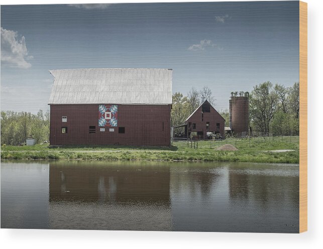 Bandstand Quilt Pattern Wood Print featuring the photograph Bandstand Quilt Barn by Wayne Meyer