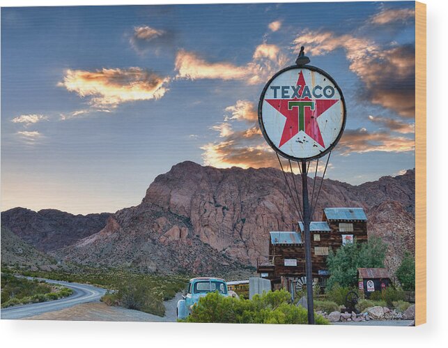 Nevada Wood Print featuring the photograph Closed Gas Station by Renee Sullivan