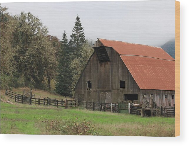 Oregon Wood Print featuring the photograph Country Barn by KATIE Vigil