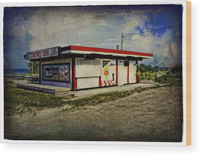  Wood Print featuring the photograph Crowd Inn by Jerry Golab
