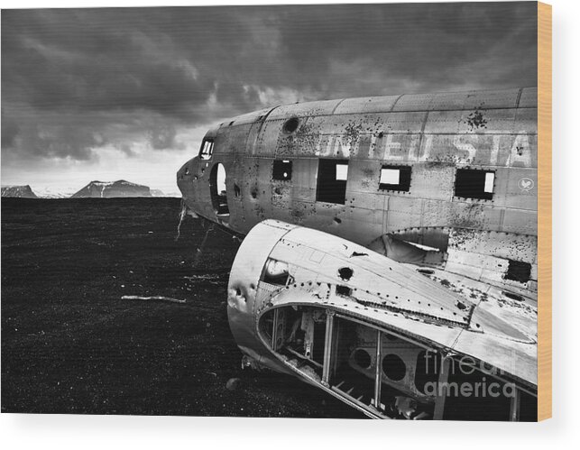 Art Wood Print featuring the photograph DC-3 iceland by Gunnar Orn Arnason
