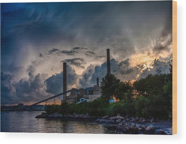 Salem Wood Print featuring the photograph Dramatic whisper at sunset by Jeff Folger