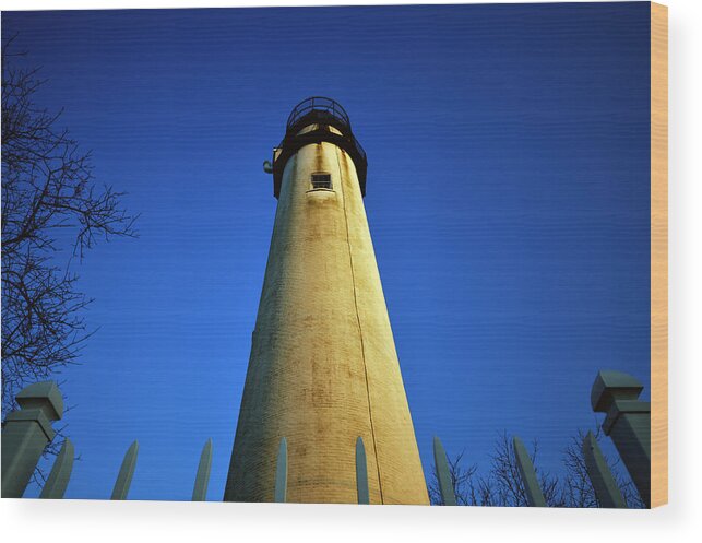Fenwick Island Lighthouse Wood Print featuring the photograph Fenwick Island Lightouse and Blue Sky by Bill Swartwout