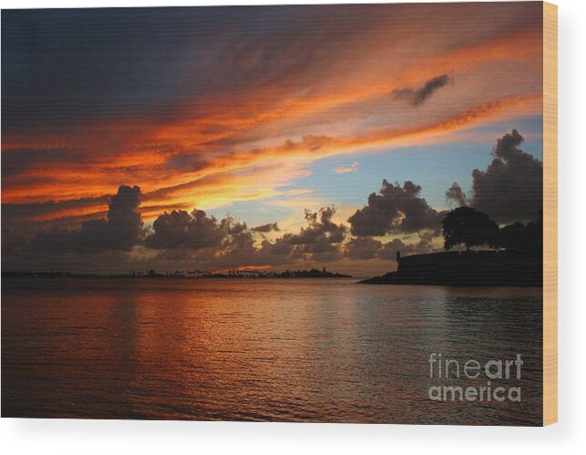 Garita Wood Print featuring the photograph Garita en Atardecer by Francisco Pulido