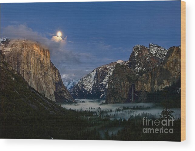 Moonrise Wood Print featuring the photograph Glow - Moonrise over Yosemite National Park. by Jamie Pham