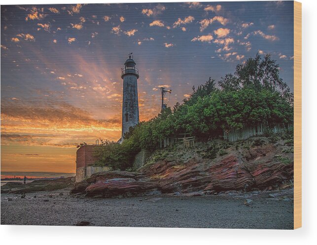 Hale Lighthouse Wood Print featuring the photograph Hale Lighthouse at sunset by Brian Tarr