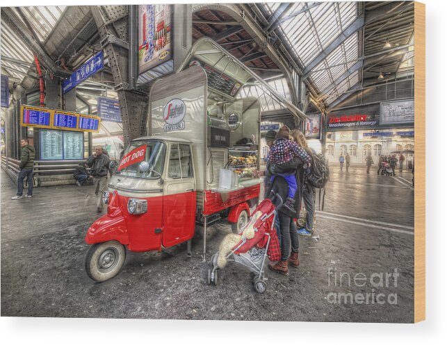 Yhun Suarez Wood Print featuring the photograph Hotdog Stand at Hauptbahnhof by Yhun Suarez