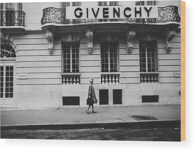 Exterior Wood Print featuring the photograph Isabel O'Donnell In Front Of Givenchy by Knight Russell