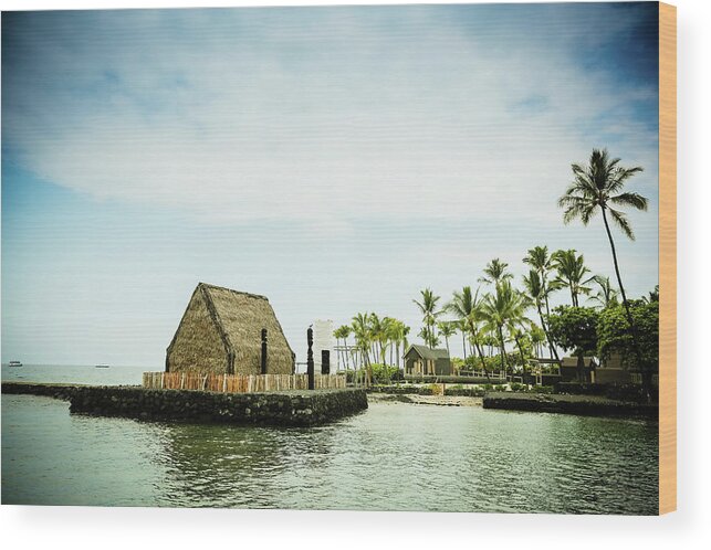 Water's Edge Wood Print featuring the photograph Kaahumanu National Historic Landmark by P wei