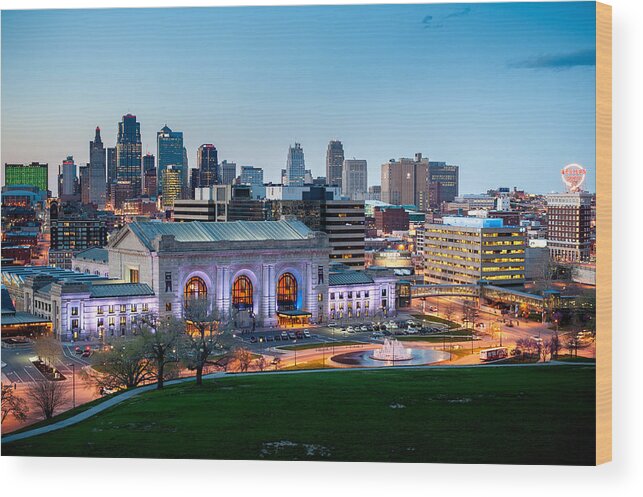 Arch Wood Print featuring the photograph KC skyline at dusk by Edwin Remsberg