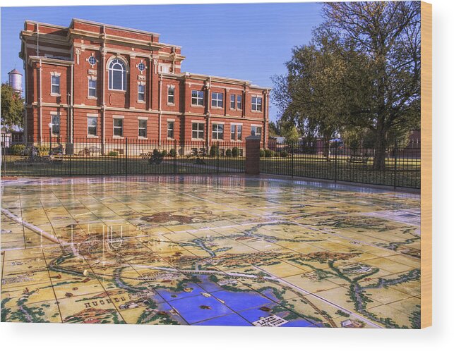 Oklahoma Wood Print featuring the photograph Kiowa County Courthouse with Mural - Hobart - Oklahoma by Jason Politte