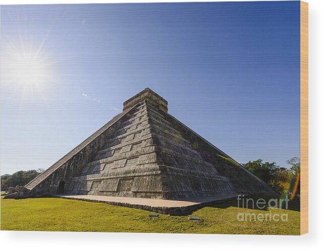 Ancient Wood Print featuring the photograph Kukulkan Pyramid in Chichen Itza Mexico by Oscar Gutierrez