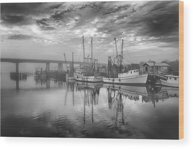 Shrimp Wood Print featuring the photograph Ladies In Waiting - Black and White by Renee Sullivan