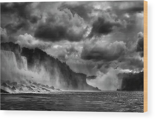 Niagara Wood Print featuring the photograph Maid Of The Mist by Yvette Depaepe