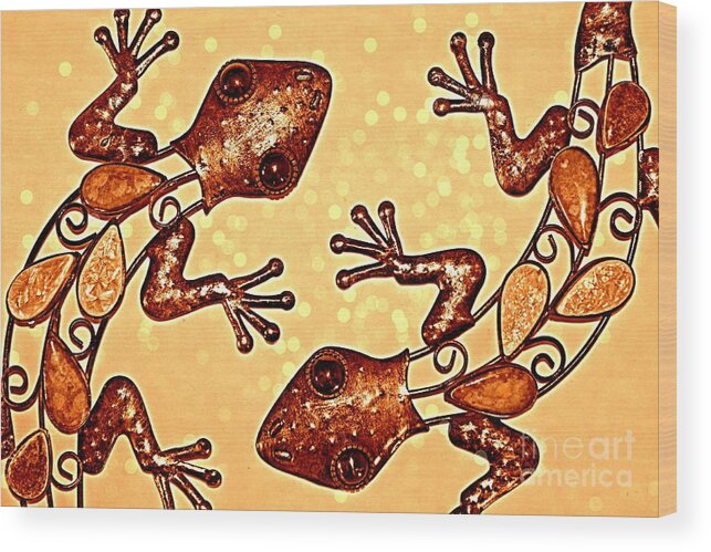  Wood Print featuring the photograph Meet The Geckos by Clare Bevan